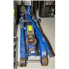 Image 1 : 2 TON FLOOR JACK WITH HANDLE