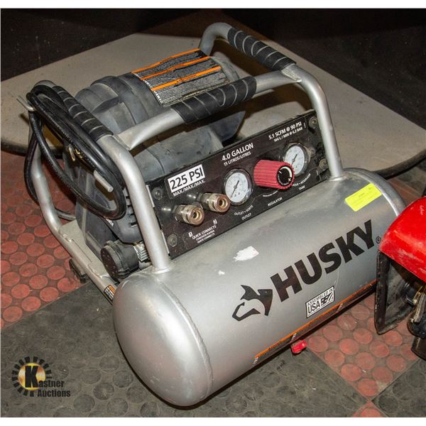 HUSKEY 225PSI 4 GALLON AIR COMPRESSOR