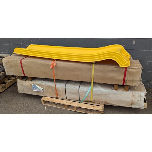 CHILDRENS PLAYGROUND SET W/ YELLOW SLIDE
