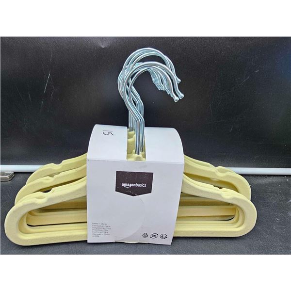 Amazon Basics Kids Hangers (15ct)