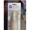 Image 2 : Wilton Fondant Roller; 20-Inch