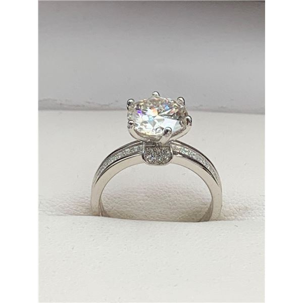 2.80 CT GRA CERTIFIED MOISSANITE VVS D COLOR SET IN A 6 CLAW HEAD WITH 30 ROUND CUT CUBIC ZIRCONIUM