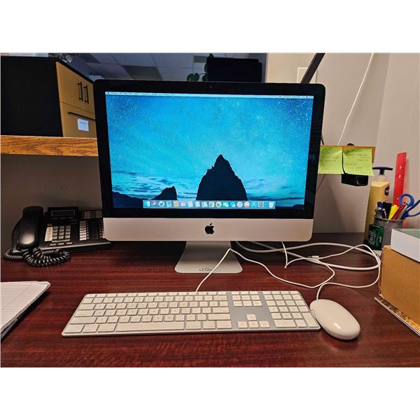 Apple iMac 21.5"  21.5-inch (diagonal) LED-backlit display with IPS technology; 1920-by-1080 resolut