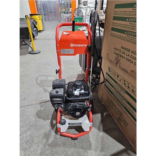 Husqvarna 3200 PSI 2.5 GPM Gas Pressure Washer w/ Briggs & Stratton 208cc Gas Motor   3200 PSI  2.5 