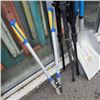 Image 2 : 2 SNOW SHOVELS, TRIPOD AND LOPPER