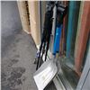 Image 3 : 2 SNOW SHOVELS, TRIPOD AND LOPPER
