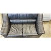 Image 2 : BLACK LEATHER LOVESEAT