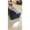 Image 3 : BLACK LEATHER LOVESEAT