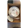 Image 2 : 2 TRAYS OF SERVING PLATES INCLUDING PORT MERION WITH COLLECTIBLES