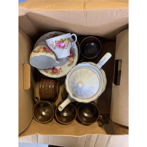 BOX OF CHINA TEAPOT AND MUGS