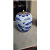 Image 2 : 2 PORCELAIN URNS AND HIMALAYAN SALT LAMP
