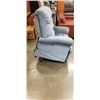 Image 2 : GOLDEN POWER LIFT AND RECLINE CHAIR