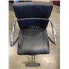 Image 2 : CHROME ADJUSTABLE BARBER CHAIR