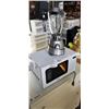 Image 1 : WHITE MICROWAVE AND OSTERIZER BLENDER