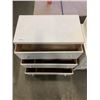 Image 1 : 3 DRAWER DRESSER