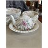 Image 8 : 59 PIECES OF ROYAL DOULTON "CLOVELLEY" CHINA