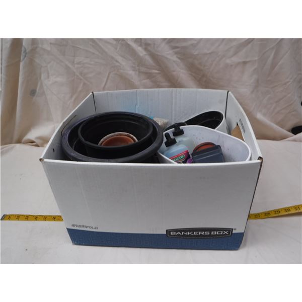 Box of Plant Pots & Accessories