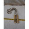 Image 1 : Everlast Wooden Handled Exercise Rope