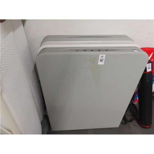 3-Folding 6'   Plastic Banquet Tables - 3 X $