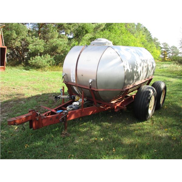 Wilger 800gal Water Tank w/2" CCI Transfer Pump