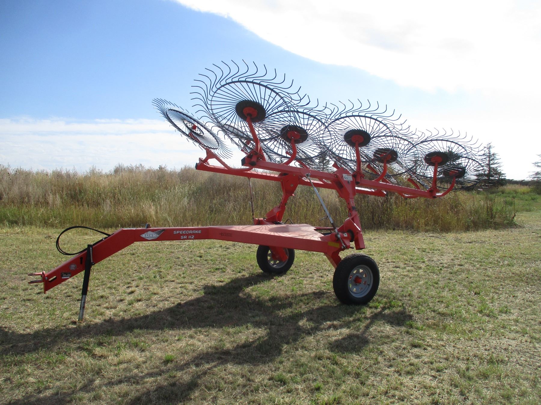 32' wide KUHN Speed Rake SR 112 12 Wheel V Hay Rake