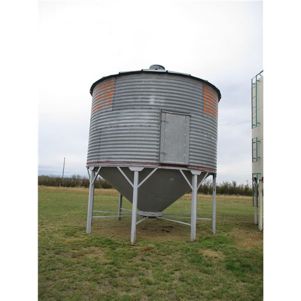 Butler 1850 Bushel Hopper Bottom Bin