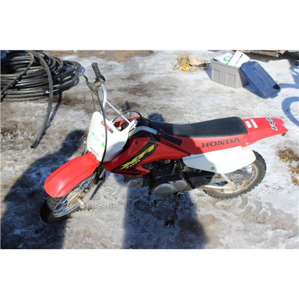 Honda 2002 XR70 Dirt Bike - 3 Speed Semi-automatic