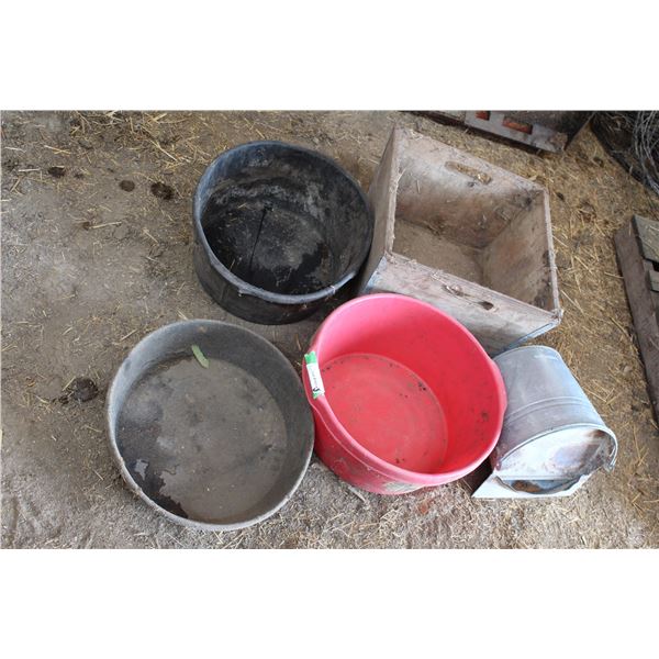 (4) Feed Tubs, Chicken Waterer