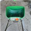Image 2 : Turf Builder Spreader