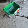 Image 3 : Turf Builder Spreader