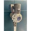 Image 4 : Lot of 1 Dyson Stick Vacuum w/ Battery - Used