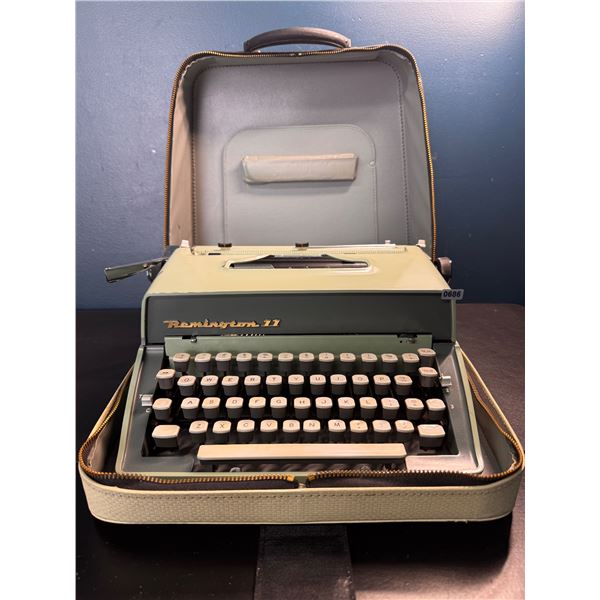 Lot of 1 Vintage Remington 11 Portable Type Writer in Original Case - Used