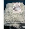 Image 3 : Lot of 1 Fuzzy Shaggy Area Rug - 4 x 5FT Size (Approx.) - Light Grey - New