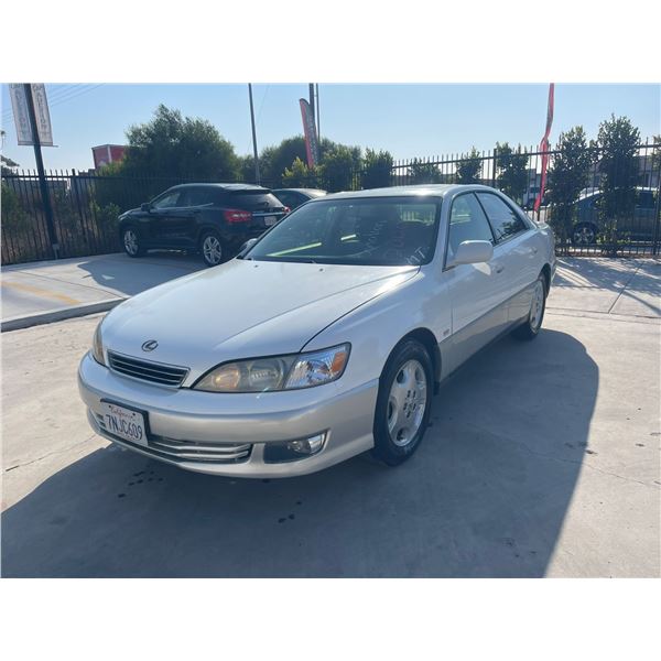 LEXS ES300 2000 SALV T/DONATION