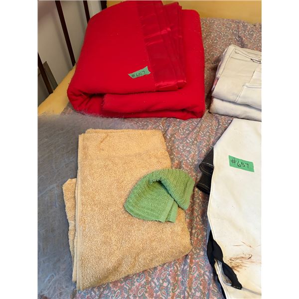 Qty of blankets, towels etc.