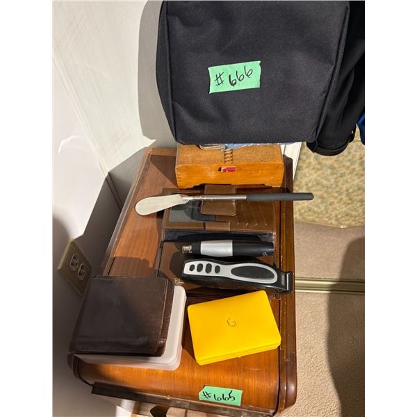 Wallets, elec. Razor, nose hair trimmer, shoe horn and misc.
