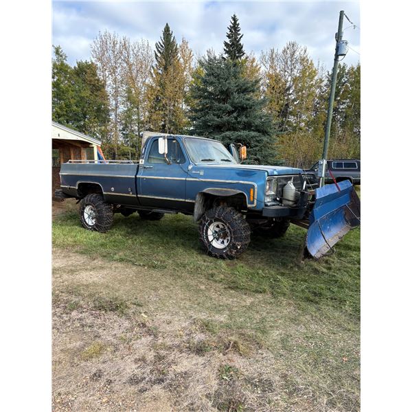 1977 Chev Silverado 4x4, V8 Auto, Nice c/w blade, showing 90,891 km, runs & moves (needs a boost) SN