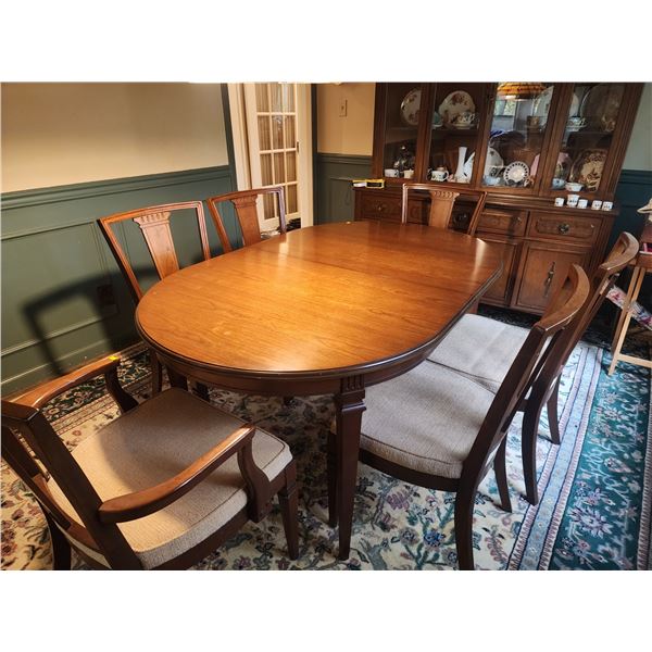 Oval Art Deco Dining Table & Chairs (60" L x 40"w x 30"H)