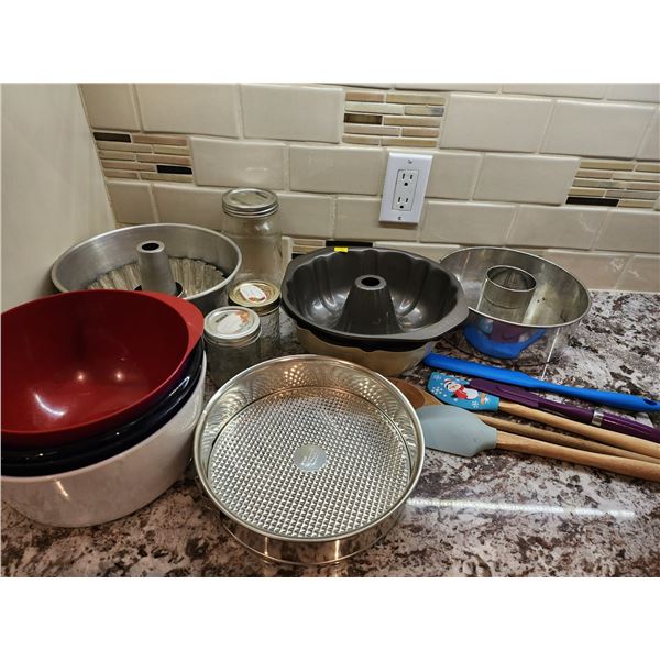 Baking Pan & Utensils Collection
