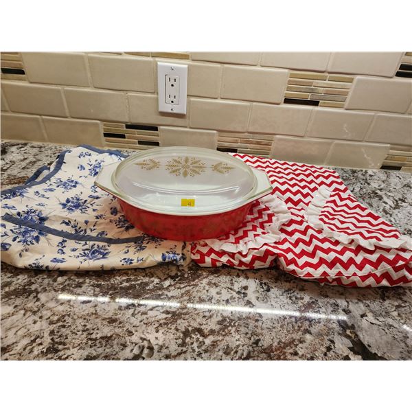 Christmas Pyrex & 2 Aprons