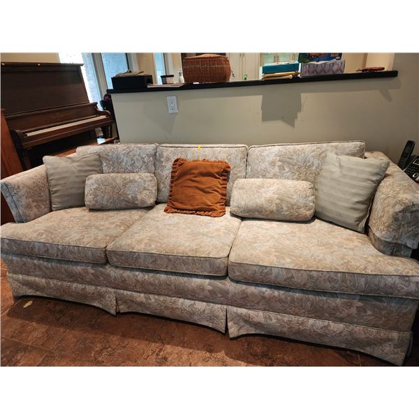 3 Seat Floral Vintage Couch (83" L x 35" W x 26.5" H)