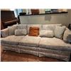 Image 1 : 3 Seat Floral Vintage Couch (83" L x 35" W x 26.5" H)