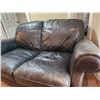 Image 3 : Leather Loveseat (63" L x 32" H x 33" D)