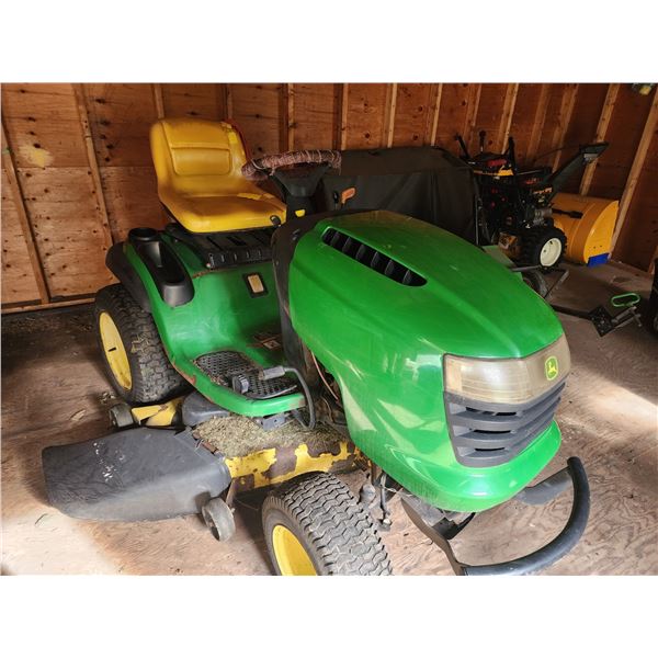 John Deere Ride-on Lawn Tractor 2004 L110