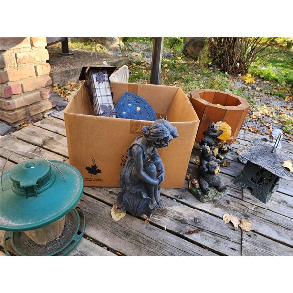 Assorted Garden Decor (Birdbath, Planter, Bird Feeders)