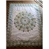 Image 1 : Vintage Scalloped Edge Quilt (80"L, 62"W)