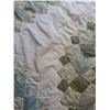 Image 2 : Vintage Scalloped Edge Quilt (80"L, 62"W)