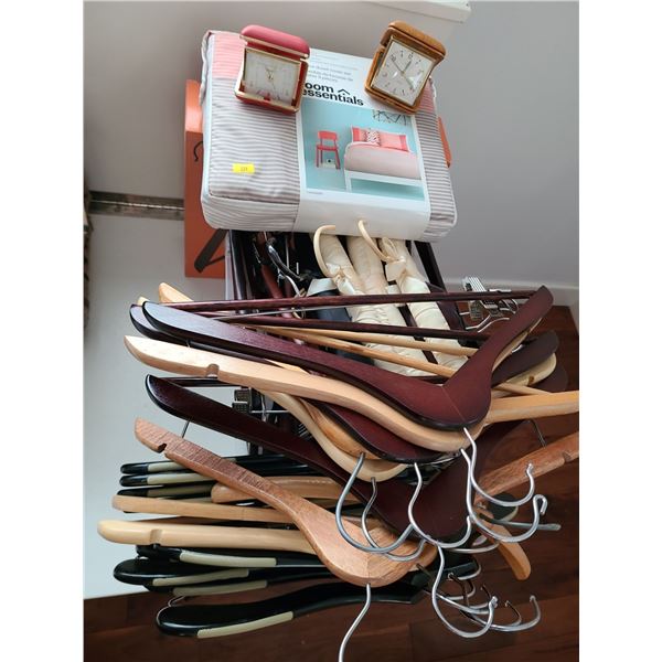 Assorted Wooden Hangers and Full/ Queen Duvet Set