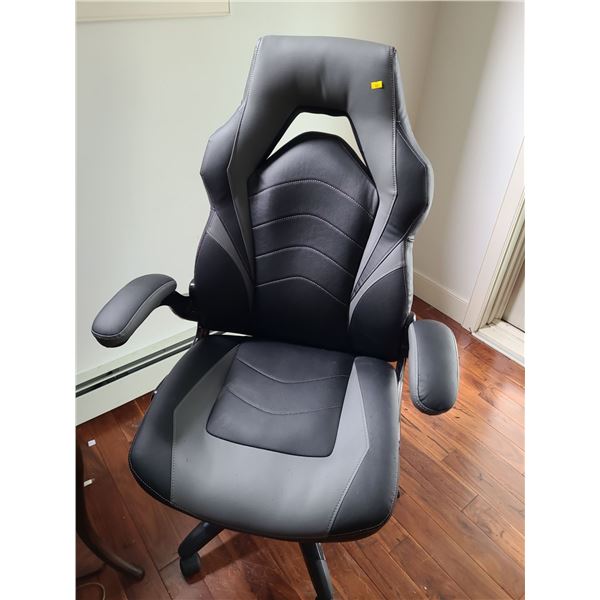 Gaming Chair on Wheels (47"T, 22"W, 19"D)