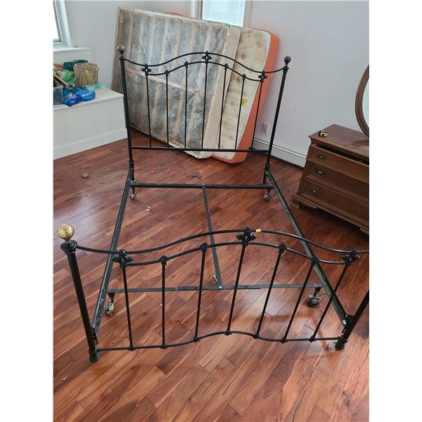 Queen 4 Poster Bed (Disassembly Required, 83"L, 61"W, 54"T)